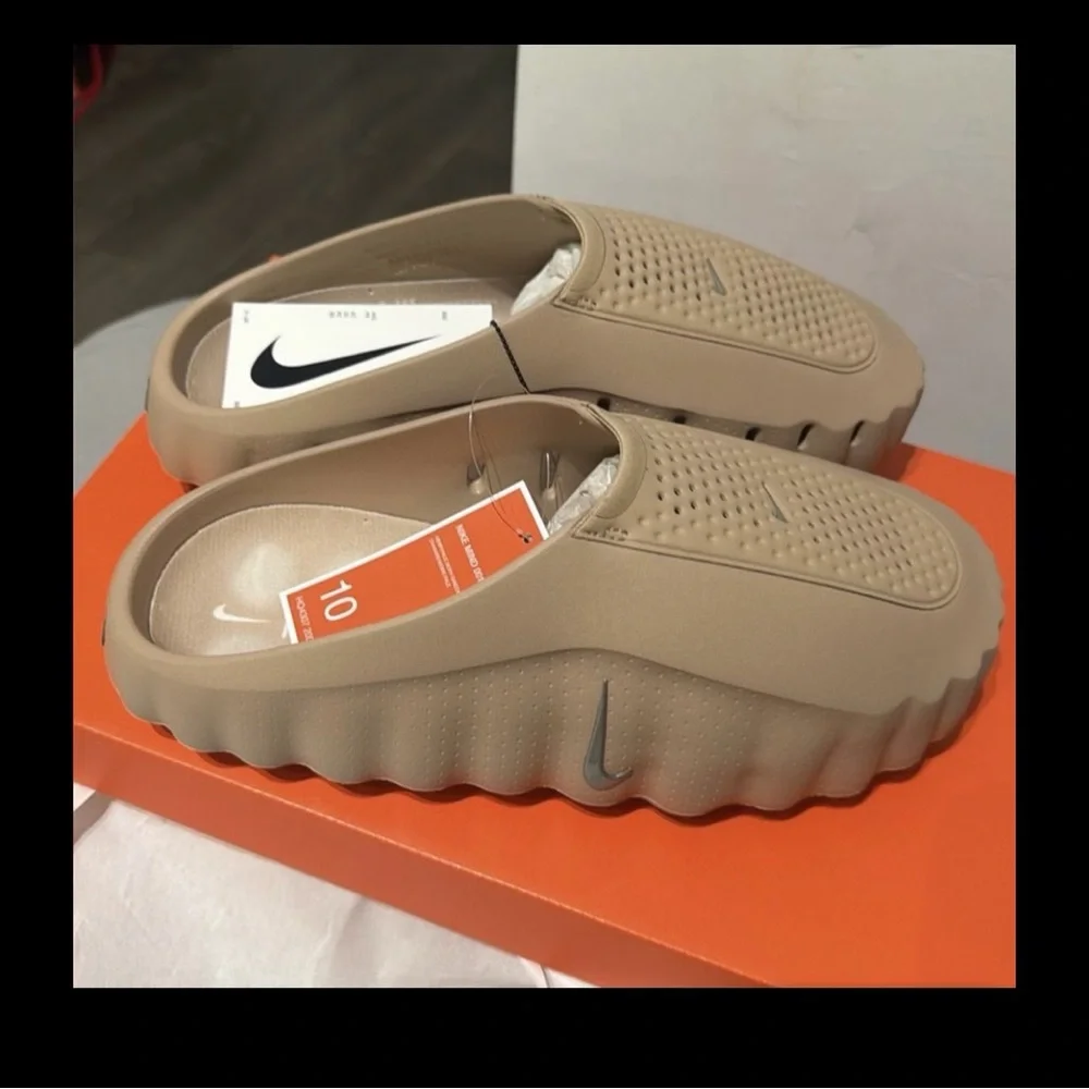 Men’s Nike mind 001 pregame mules hemp/sanddrift/pale ivory size 10